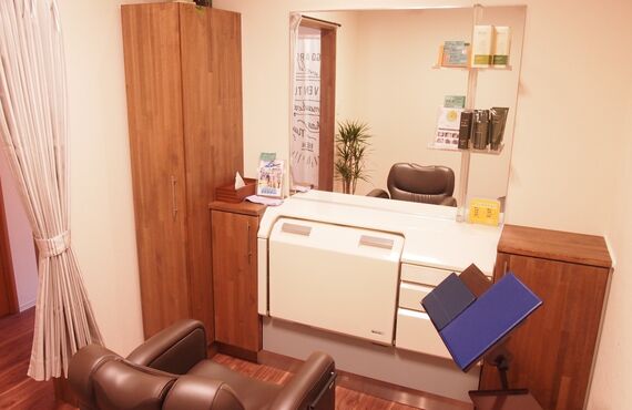 大津で生え際やつむじの増毛が自然に出来る個室ヘアサロンEee