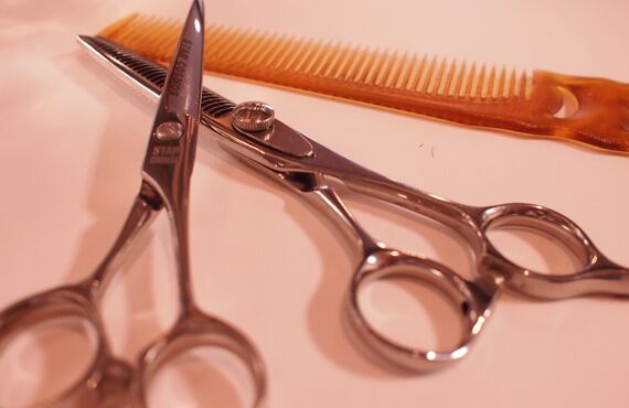 滋賀県で髪を自然に増やす増毛が出来る個室ヘアサロンEee